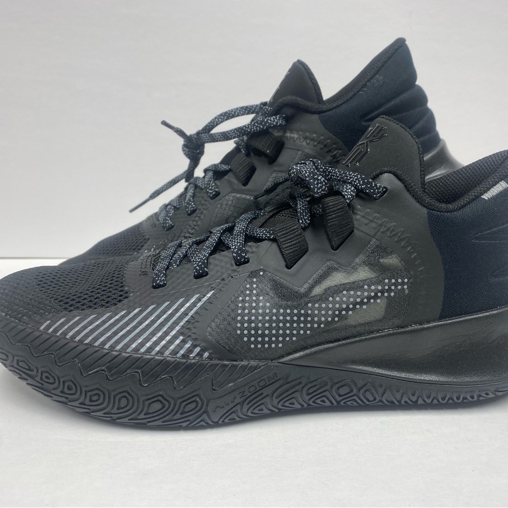 Kyrie Irving Sneakers Size 9.5 - Picture 5 of 7